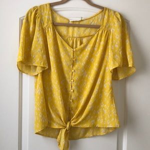 Nordstrom Lush flutter sleeve front tie blouse